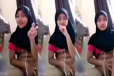 Bokep Jilbab Ukhti Cantik Main Kamera HP di Kamar